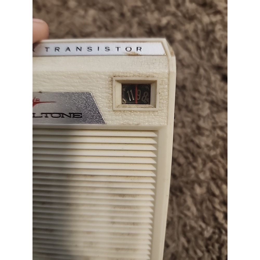 Vtg Sound Design 8 Transistor Portable AM Radio w Leather Case - Picture 3 of 11